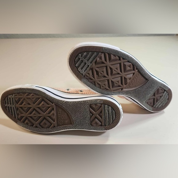 **New Item In! Converse Pink and White Women's Sneakers - Picture 6 of 7